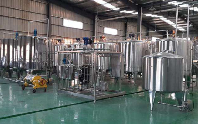 藍(lán)莓果酒生產(chǎn)設(shè)備 藍(lán)莓果酒生產(chǎn)設(shè)備